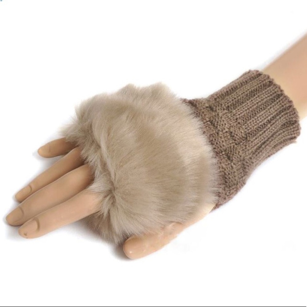Khaki pompon furry knitted gloves